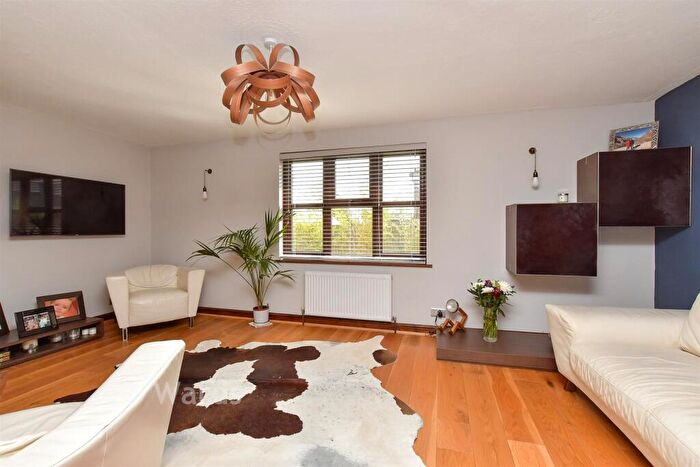 4 Bedroom Detached House For Sale In Little John Avenue, Walderslade, Chatham, Kent, ME5