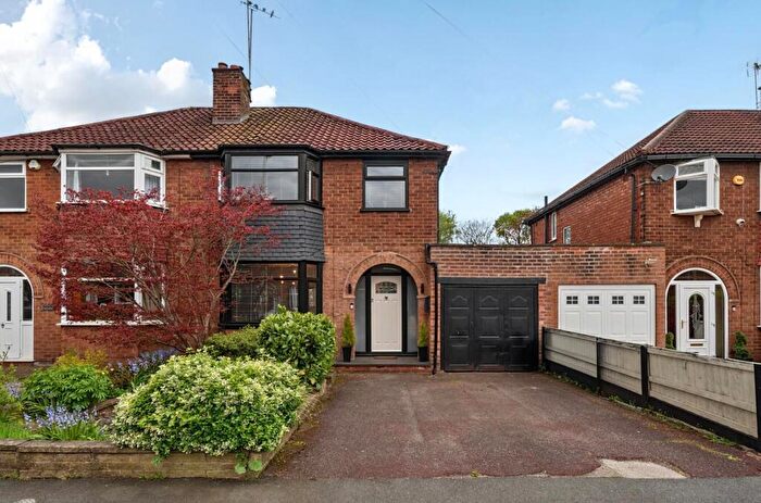 3 Bedroom Semi Detached House For Sale In Woodgarth Lane, Worsley, Manchester, M28