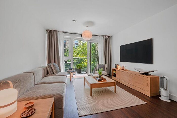 3 Bedroom Flat To Rent In Copenhagen Court, Pell Street, SE8