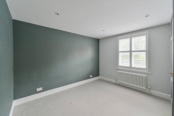 2 Bedroom Flat To Rent In Gleneagle Road, Streatham, London, SW16