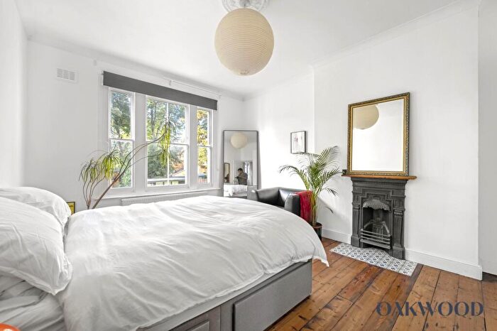 1 Bedroom Flat For Sale In Cazenove Road, London, N16