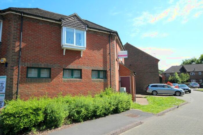 3 Bedroom Maisonette To Rent In Cinnamon Gardens, Guildford, GU2