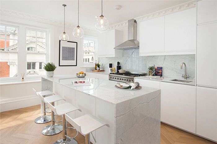 3 Bedroom Flat To Rent In Great Portland Street, London, W1W