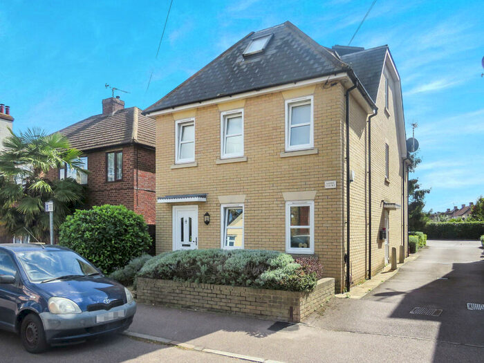 1 Bedroom Apartment For Sale In Whitley Road, Hoddesdon, EN11