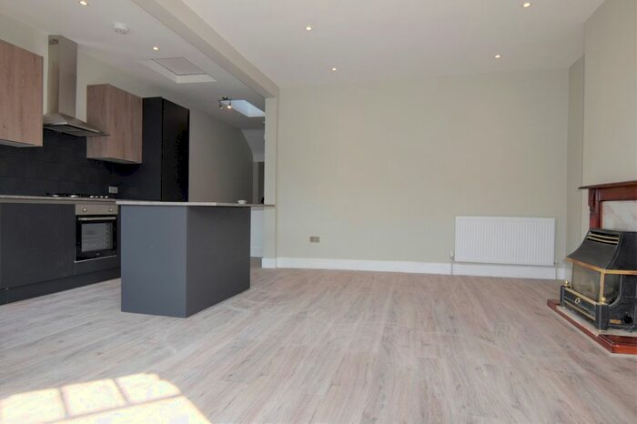2 Bedroom Flat To Rent In Coniston Road, Muswell Hill, London, N10