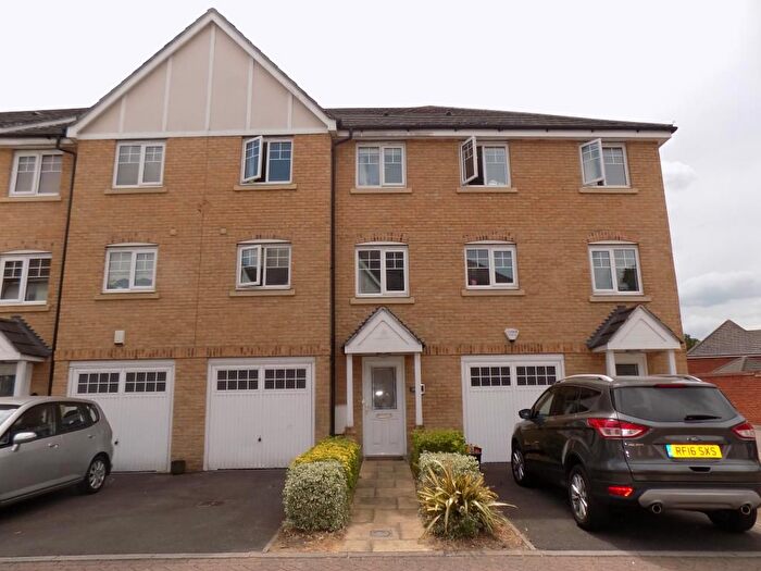 3 Bedroom Semi Detached House To Rent In Pascal Crescent, Shinfield, RG2