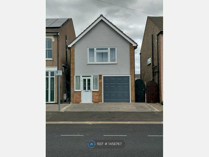 3 Bedroom Detached House To Rent In King Edward Road, Romford, RM1