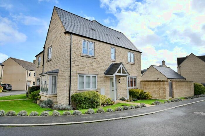 3 Bedroom Semi-Detached House For Sale In Concorde Crescent, Fairford, GL7