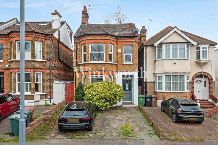 2 Bedroom Flat To Rent In Hale End Road, Woodford Green, IG8