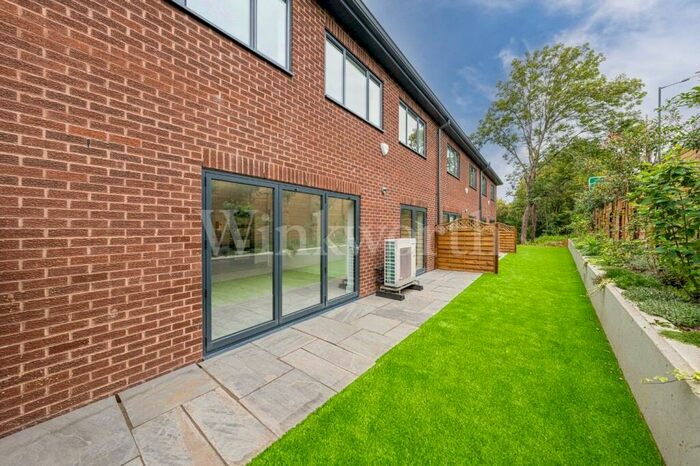 2 Bedroom Terraced House To Rent In The Brookdales, London, NW11