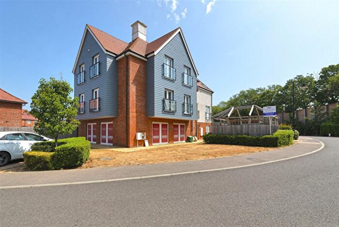 2 Bedroom Flat For Sale In Brooks Drive, Ryarsh, West Malling, ME19