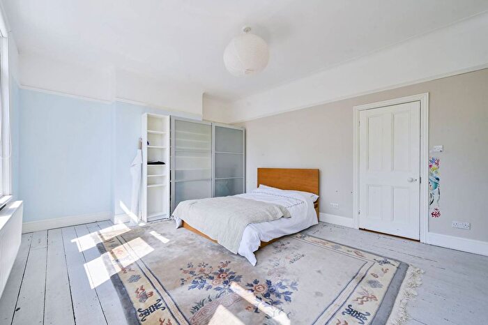 5 Bedroom Terraced House For Sale In Kelvin Road, Highbury, London, N5