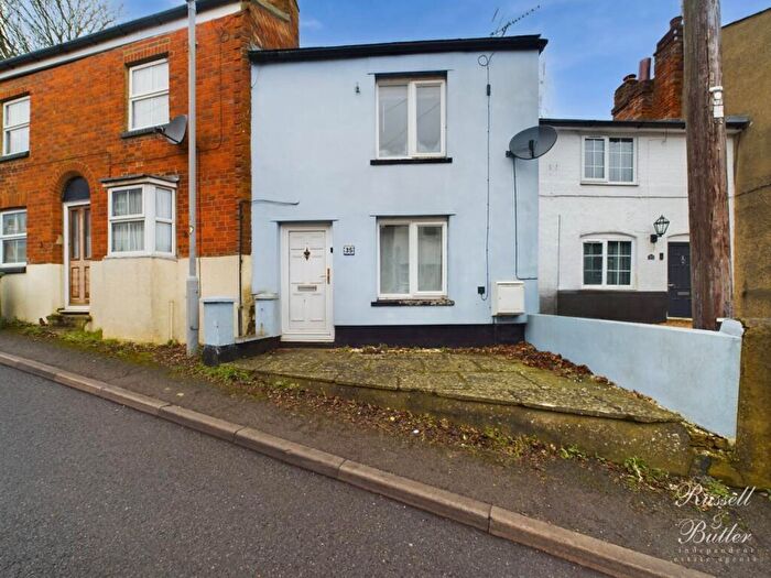 2 Bedroom Cottage For Sale In Gawcott Road, Buckingham, MK18