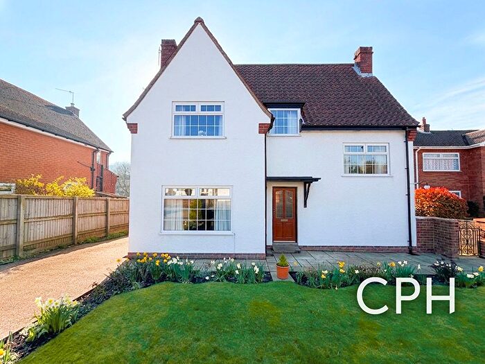 3 Bedroom Detached House For Sale In Stepney Close, Scarborough, YO12