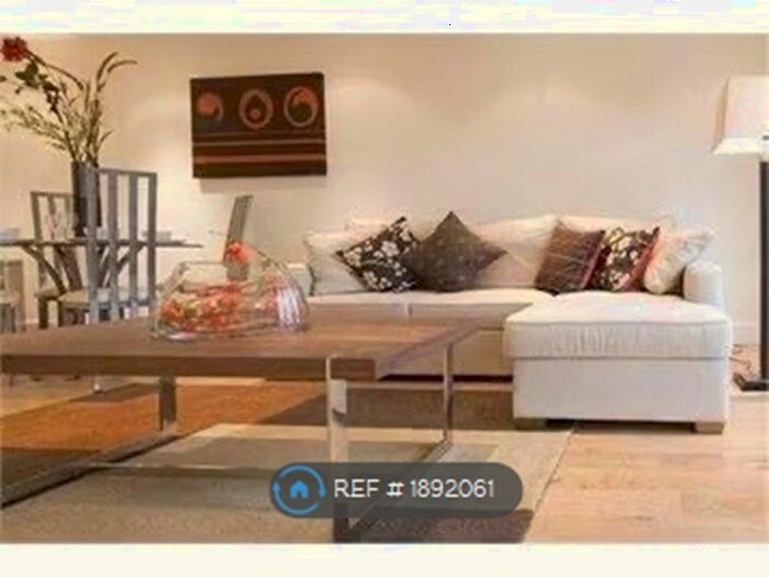 2 Bedroom Flat To Rent In Surbiton, Surbiton, KT6