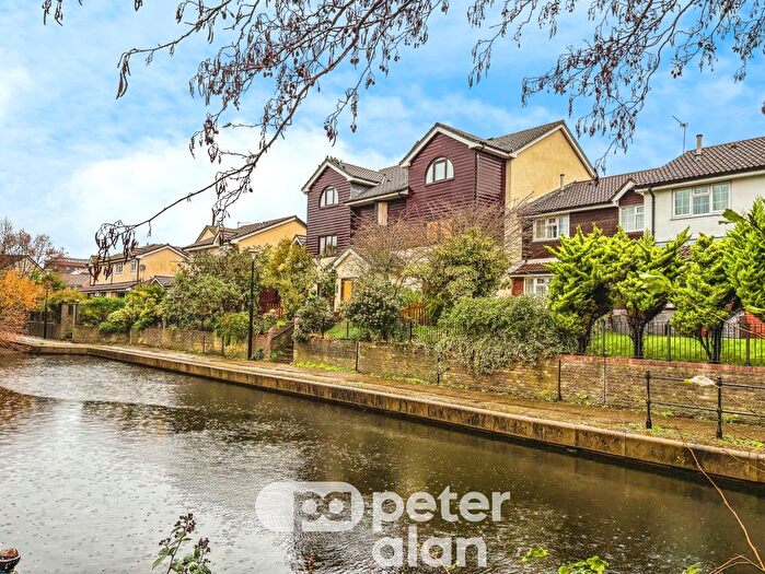 2 Bedroom Flat To Rent In Felbridge Close, Atlantic Wharf, Cardiff, CF10