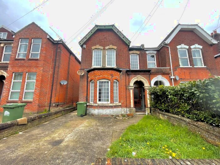 7 Bedroom Semi-Detached House To Rent In Alma Road, SO14