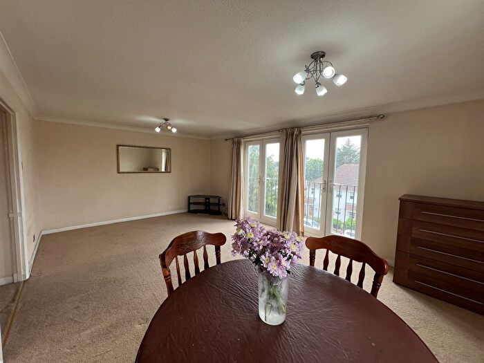 2 Bedroom Flat To Rent In Dorchester Court, Greenlands Road, Staines-Upon-Thames, Middlesex, TW18