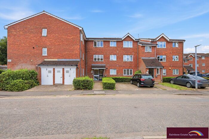 2 Bedroom Flat For Sale In Howard Close, Waltham Abbey, EN9
