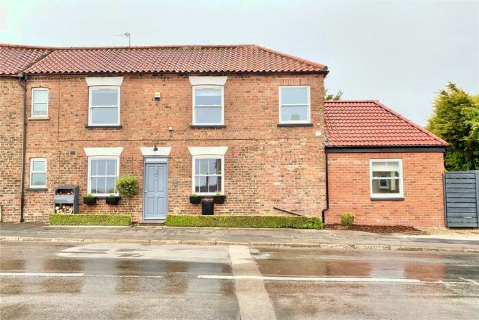 2 Bedroom Semi-Detached House For Sale In Burton Constable Road, Sproatley, Hull, East Yorkshire HU11