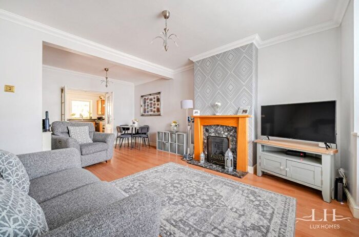 3 Bedroom Terraced House For Sale In Abbs Cross Gardens, Hornchurch, RM12