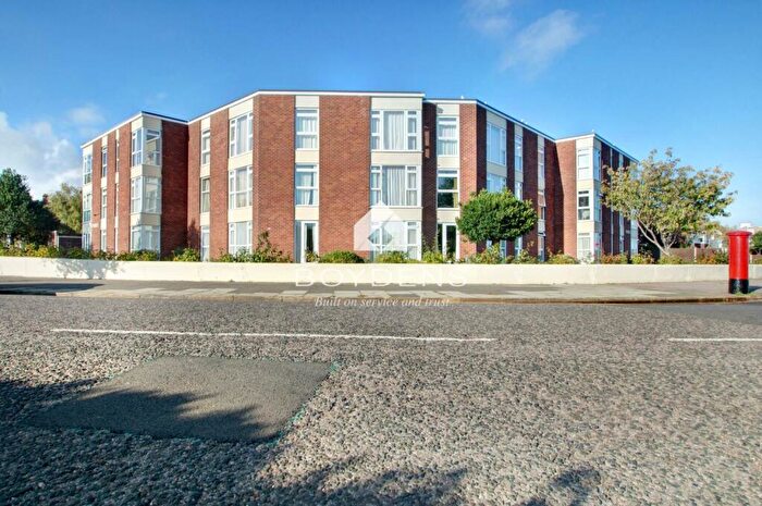 2 Bedroom Flat For Sale In Forres, Frinton On Sea, CO13