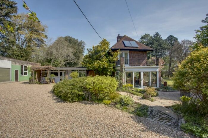 3 Bedroom Detached House For Sale In Blossoms, HP16