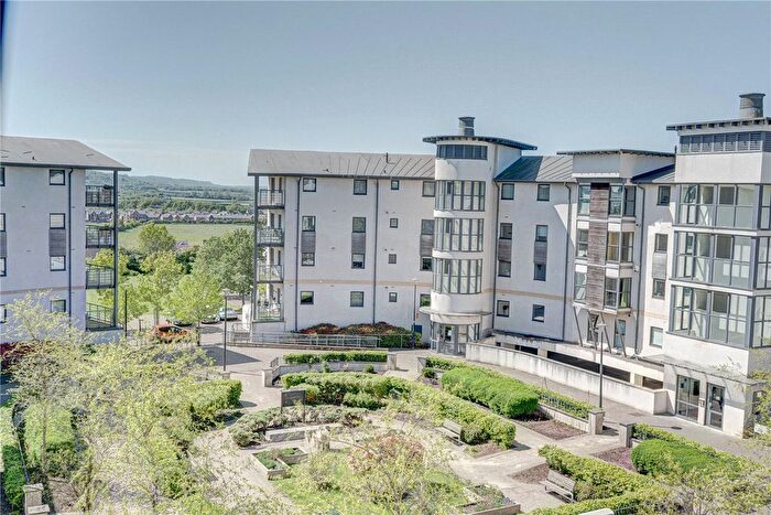 2 Bedroom Flat For Sale In Seacole Crescent, Old Town, Swindon, Wiltshire, SN1