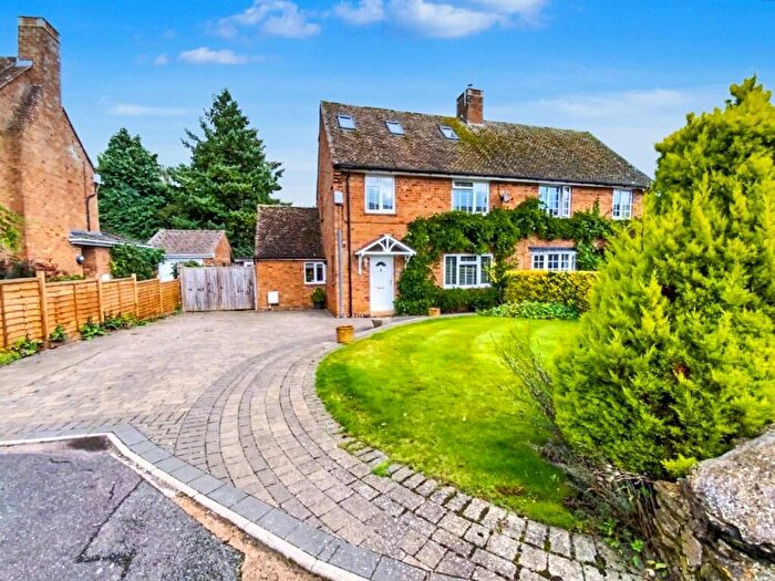 4 Bedroom Semi Detached House For Sale In The Orchard, Staverton, Northamptonshire, NN11