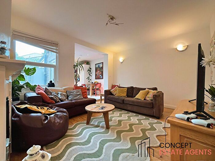 4 Bedroom Terraced House To Rent In Pevensey Road, Tooting Broadway, SW17