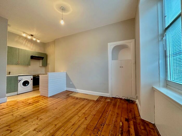 1 Bedroom Flat To Rent In Lanark Road, Juniper Green, Edinburgh, EH14