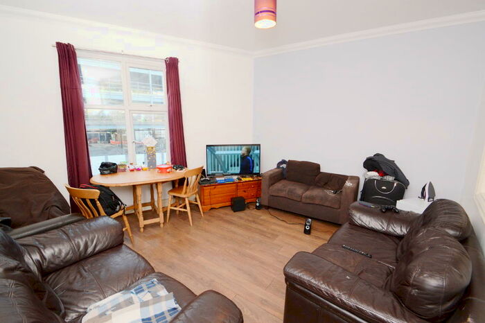 5 Bedroom Flat To Rent In Wilmslow Road, Fallowfield, Manchester, M14