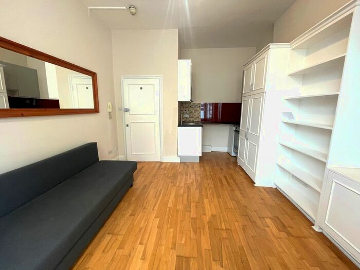 1 Bedroom Flat To Rent In Somerfield Road, Finsbury Park, N4