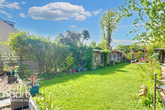 3 Bedroom Semi-Detached House For Sale In Springfield Road, Thornton Heath, CR7