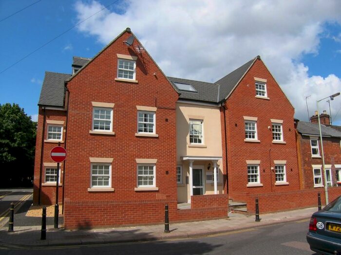 2 Bedroom Apartment To Rent In Foster Hill Road, Bedford, Bedfordshire, MK40