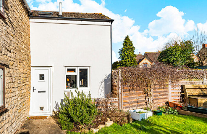 2 Bedroom House To Rent In Lowell Place, Witney, OX28