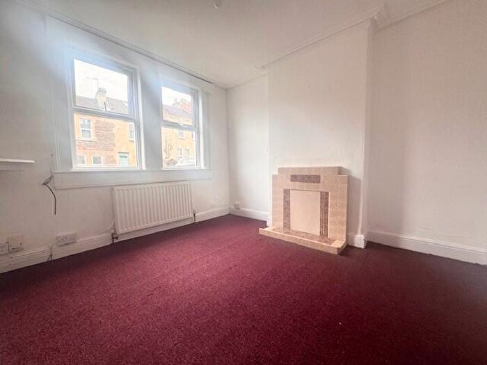 2 Bedroom Property To Rent In Herbert Road, Bath, BA2