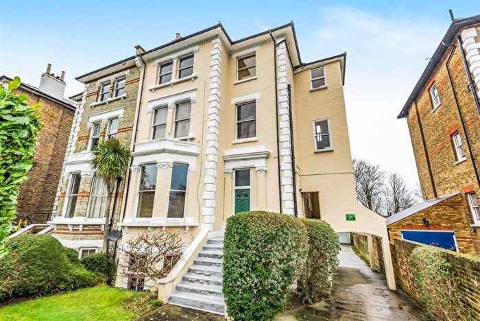 1 Bedroom Apartment For Sale In Surbiton Hill Park, Surbiton, KT5