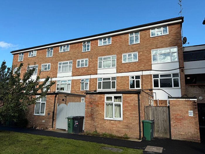 4 Bedroom Flat To Rent In Fairfax Avenue, Redhill, RH1