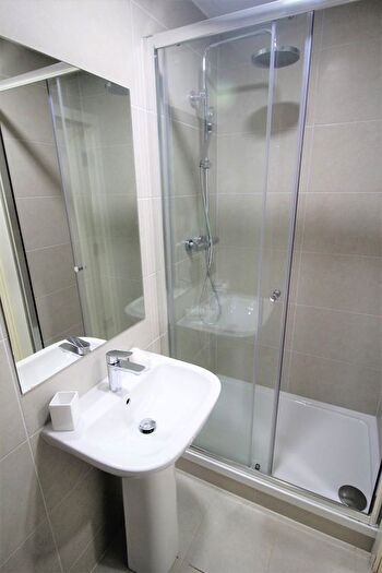 3 Bedroom Flat To Rent In Flat, Westmount, - Clarendon Road, Leeds, LS2