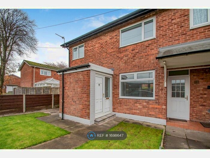 3 Bedroom End Of Terrace House To Rent In Hindburn Close, Whitefield, Manchester, M45