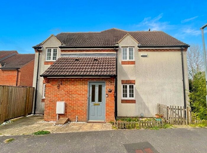 2 Bedroom Maisonette For Sale In Festival Close, Devizes, SN10