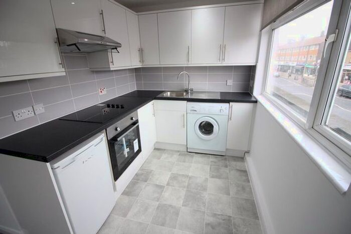1 Bedroom Flat To Rent In High Road, Bushey Heath, Bushey, WD23