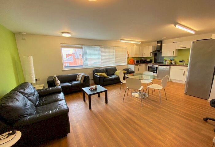 4 Bedroom Apartment To Rent In Carlton House, Southampton, Hampshire, SO15