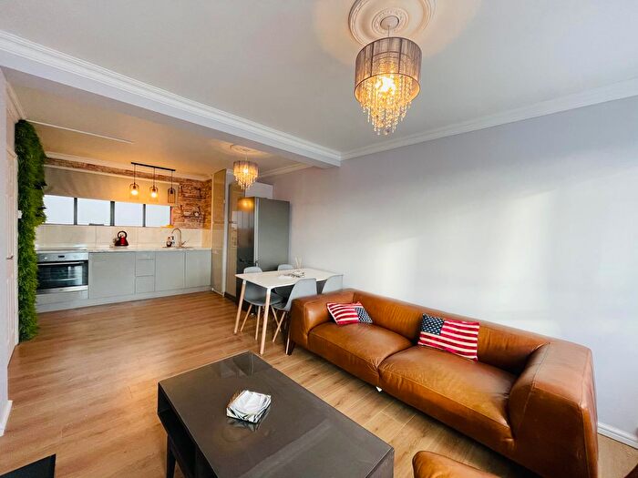 1 Bedroom Flat To Rent In Rockley Road, London, W14