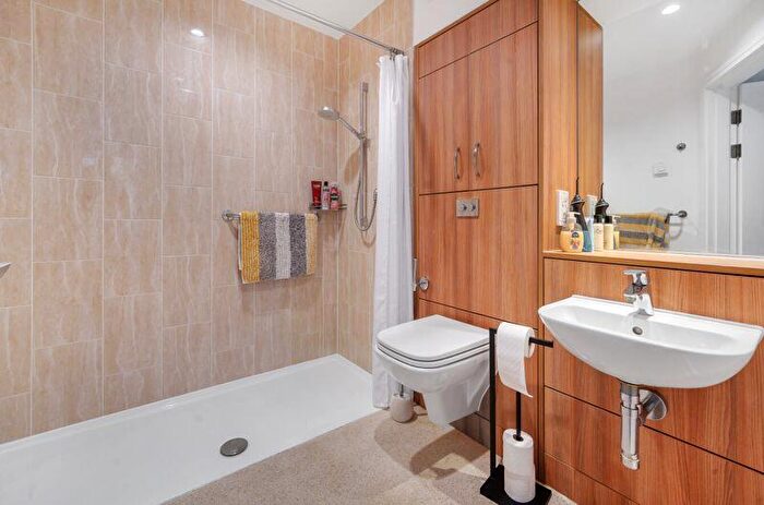 1 Bedroom Apartment For Sale In Hampshire Lakes, Oakleigh Square, Yateley Retirement Property, GU46