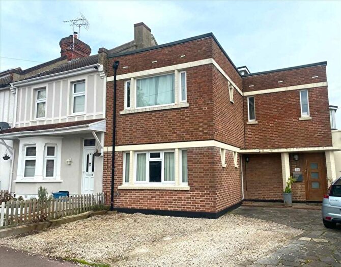 2 Bedroom Apartment To Rent In Leigh On Sea, SS9