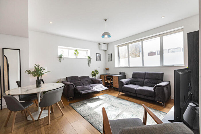 Apartment To Rent In Coleman Fields, Islington, London, N1