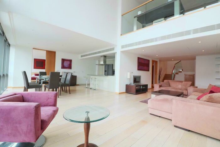 3 Bedroom Flat To Rent In No. West India Quay, Hertsmere Road, Canary Wharf, London, E14
