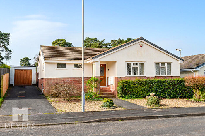 3 Bedroom Bungalow For Sale In Pineholt Close | Ringwood |, BH24